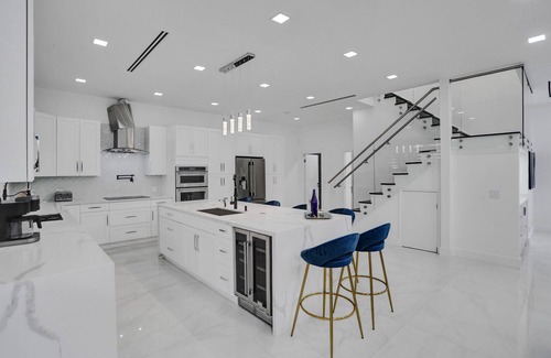 Fort Lauderdale Villa | 4 Bedroom Designer Home Next to Shul and Community Pool