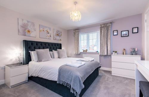 Radcliffe on Trent House | 4 Bedroom Detached House Ideal for Families and Corporate Stays in Radcliffe on Trent