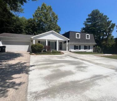 Dalton House | 4-bedroom Duplex with AC and WiFi in Dalton GA