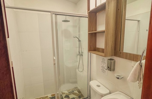 Banos de Agua Santa Cabin | 4-bedroom lodge in charming Baños de Agua Santa with WiFi, Garage, bbq.
