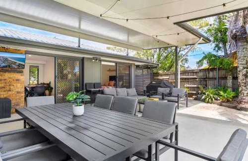 Maroochydore House | 4 bedroom gem with air conditioning, a great outdoor area including pool and you can bring a small dog.