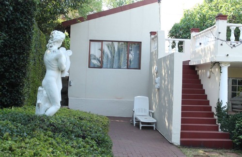 Greater Johannesburg Metropolitan Area House | 4 Bedroom Greek House in Observatory