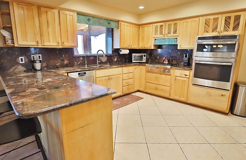 Tucson House | 4 Bedroom Hilltop Retreat with Pool, Spa & City Views – Near Saguaro National Park & Downtown