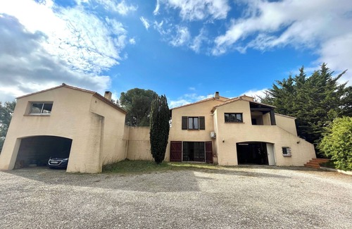 Lezignan-Corbieres Villa | 4 bedroom house in the heart of the pine forest with swimming pool
