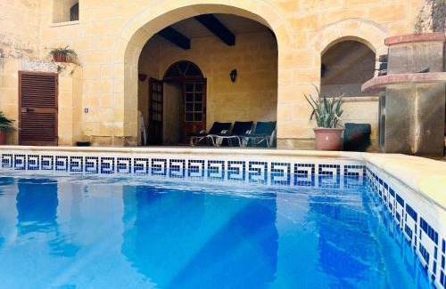 Xaghra House | 4 Bedroom Holiday Farmhouse with Private Pool in Xaghra Gozo