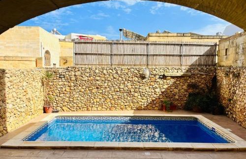 Xaghra House | 4 Bedroom Holiday Farmhouse with Private Pool in Xaghra Gozo