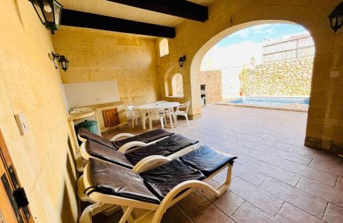Xaghra House | 4 Bedroom Holiday Farmhouse with Private Pool in Xaghra Gozo