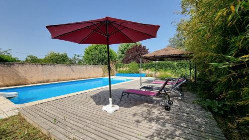 Saint-Just-Luzac House | 4 bedroom holiday home with private pool and garden