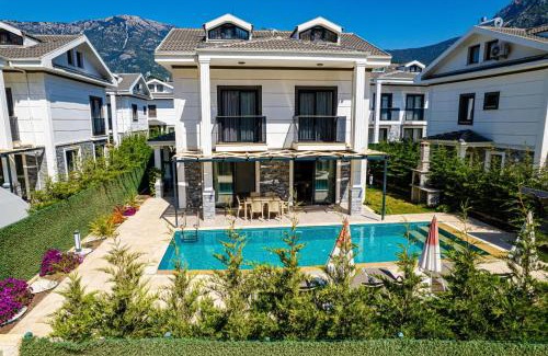 Hisaronu Villa | 4 Bedroom Holiday Villa in Hisarönü Ölüdeniz- Gold Rose