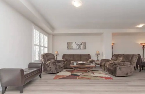 Watertown House | 4 bedroom home backing onto pond- sleeps 8
