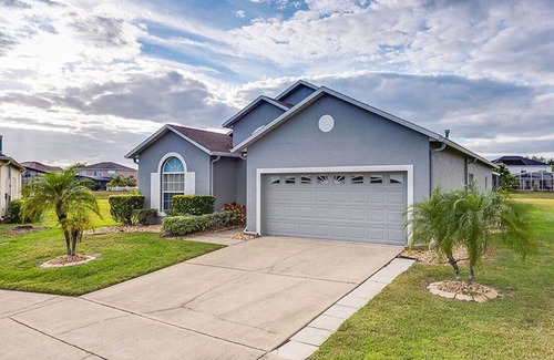 Crescent Lakes House | 4 Bedroom Home in Gated Area on the Lake withSolar Heated Large Pool with Spa