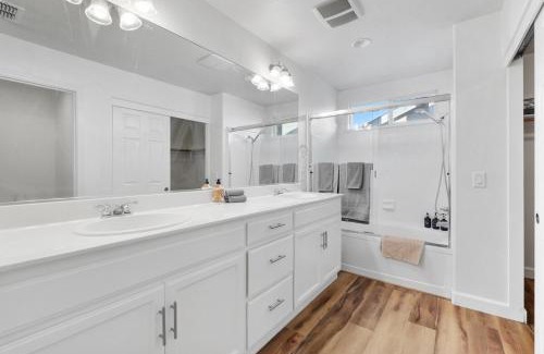 Tracy Villa | 4 bedroom Home in Tracy 2 Minutes to Highway