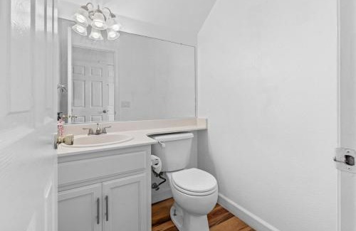 Tracy Villa | 4 bedroom Home in Tracy 2 Minutes to Highway