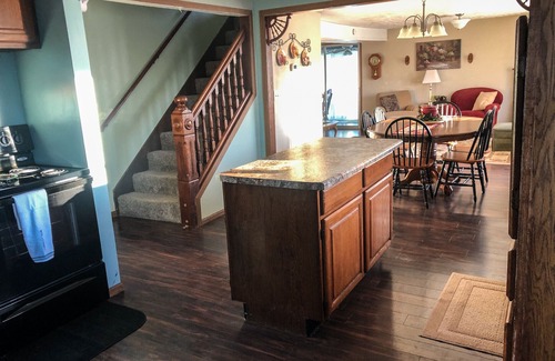 Lakeside House | 4 bedroom home located 1 mile outside the gates of Lakeside off N Shore Blvd
