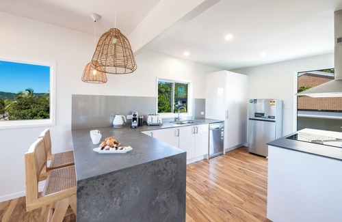 Airlie Beach House | 4 Bedroom Home with Panoramic Ocean Views and pool