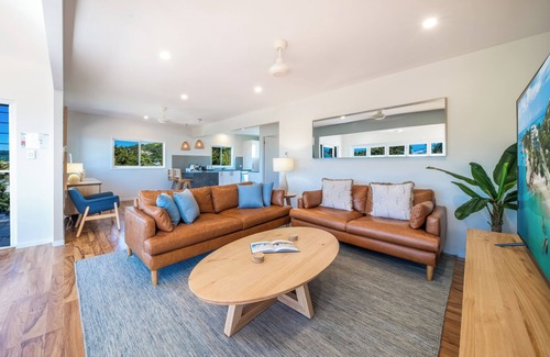 Airlie Beach House | 4 Bedroom Home with Panoramic Ocean Views and pool
