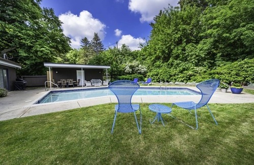 Allen House | 4 Bedroom home with pool near campus. Perfect for student family gatherings.
