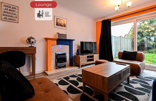 Gloucester House | 4 Bedroom House By Littlepiggyrentals Short Lets & Serviced Accommodation Gloucester With Free Wi-Fi