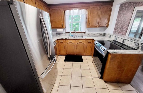Salisbury House | 4-Bedroom House Close to Beach