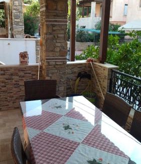 Pefkochori House | 4 Bedroom House Florinas
