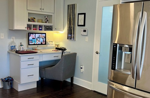 Yorktown House | 4-bedroom house in charming North Arlington with WiFi, AC. Book now