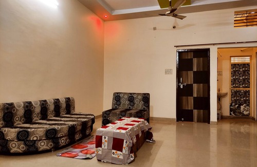 Ujjain House | 4-bedroom house in charming Ujjain with AC, WiFi, CCTV facility etc.