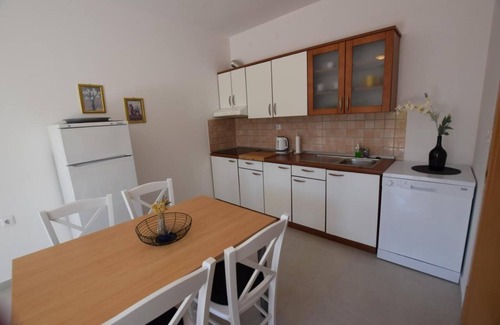 Kolan House | 4-bedroom house in delightful Mandre with private swimming pool