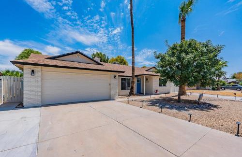 Gilbert House | 4-bedroom house in Gilbert - Remodeled Retreat