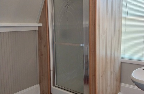 Everett House | 4-bedroom house in nice Everett with WiFi, AC