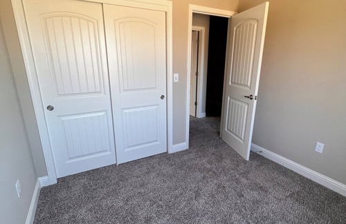 Pixley House | 4 bedroom house in Pixley with WiFi, AC. Book your stay now