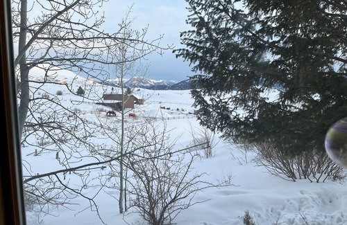 Hoback Junction House | 4-bedroom house on 5 acres with 360 degree views of the Teton Mountain range