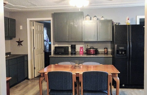 Minden House | 4 bedroom house outside of OakHill sleeps 12 nn