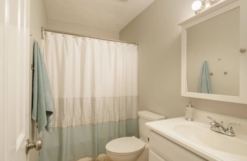 Charlottesville House | 4 bedroom house close by UVA and wineries and barracks Rd shopping center