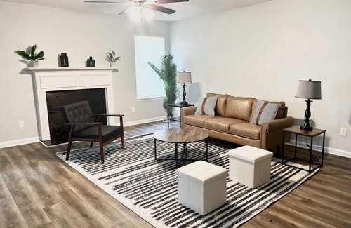 Church Street House | 4-bedroom house with Hot Tub and WiFi in Atlanta - Sleeps 8