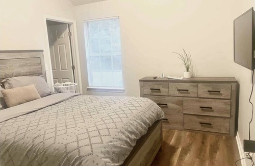 Church Street House | 4-bedroom house with Hot Tub and WiFi in Atlanta - Sleeps 8