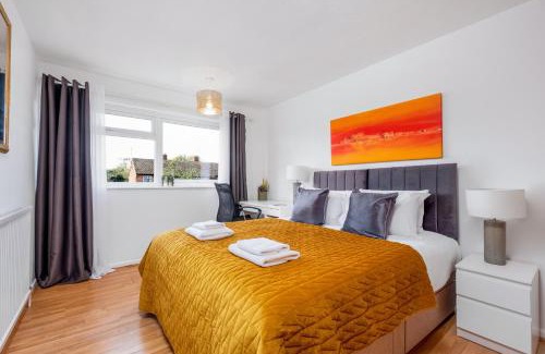 Cambridge Apartment | 4 Bedroom House with Parking & Garden by Cherry Inn Short Let's & Services Accomodation