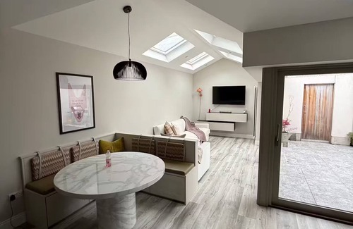 Dublin House | 4 bedroom in Dublin 4