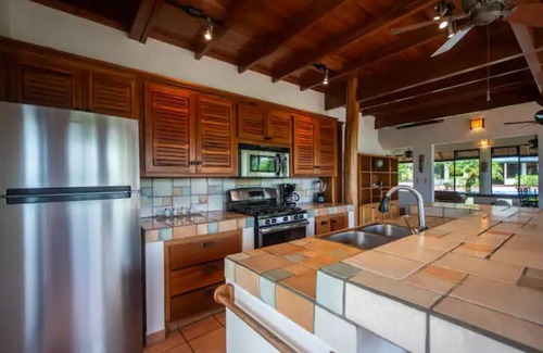 Savegre Villa | 4 bedroom, king bed, ocean view & large pool Villa