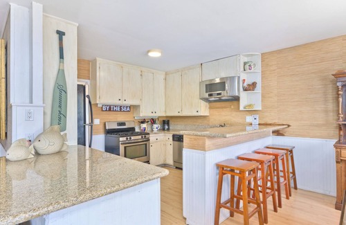 Balboa Peninsula Apartment | 4 Bedroom Lower Unit - End of Summer Specials for August Bookings
