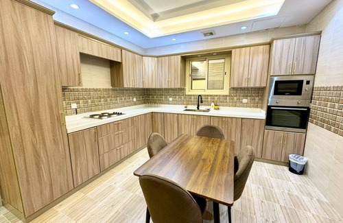 Mecca Apartment | 4 Bedroom Luxury Apartment Near Haram With Full Kitchen and Large Living Room