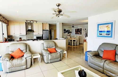 Margate Apartment | 4 Bedroom Luxury Apartment On the Beach. Spacious with breath taking sea views.