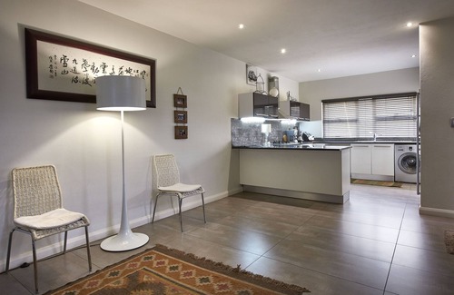 Greater Johannesburg Metropolitan Area Apartment | 4 Bedroom Luxury Apartment with king and twin beds in Sandton CBD