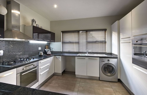 Greater Johannesburg Metropolitan Area Apartment | 4 Bedroom Luxury Apartment with king and twin beds in Sandton CBD