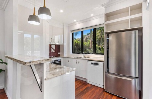 Marcoola Apartment | 4 Bedroom Luxury Beach House - with Private Pool Rooftop Spa