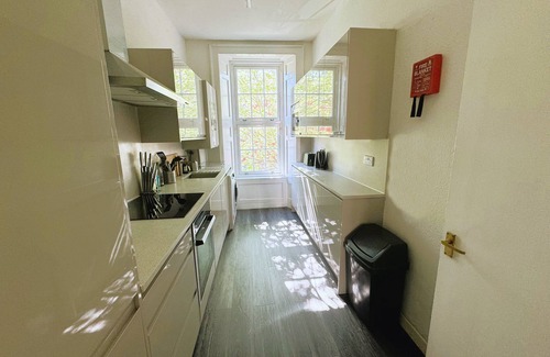 Gifford Apartment | 4 Bedroom Modern Spacious Apt - Edinburgh Old Town
