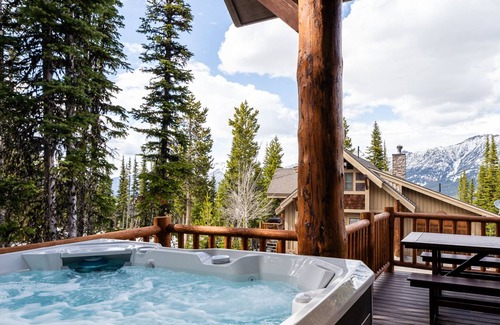 Big Sky House | 4 Bedroom Mountain Home with Mountain Views and Ski In/ Out Access