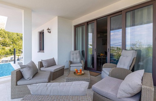 Podstrana Apartment | 4 bedroom nice apartment in Podstrana
