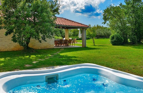 Butkovici House | 4 bedroom nice home in Butkovici