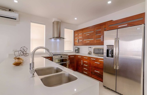 Granada House | 4-Bedroom Oceanview Villa | Private Pool & Yard