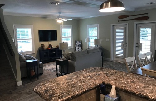 Homosassa House | 4 bedroom on deep water canal w/boat dock. Ideal quiet location. 4 kayaks.